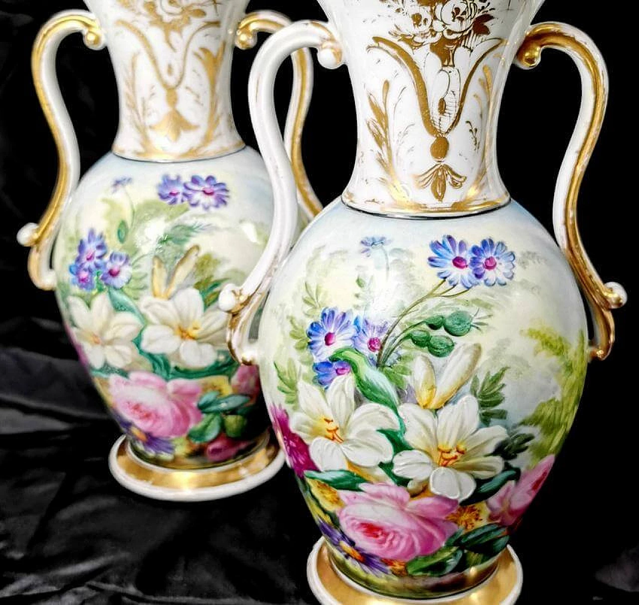 Coppia di vasi dipinti a mano in porcellana De Paris, del '800 1463937