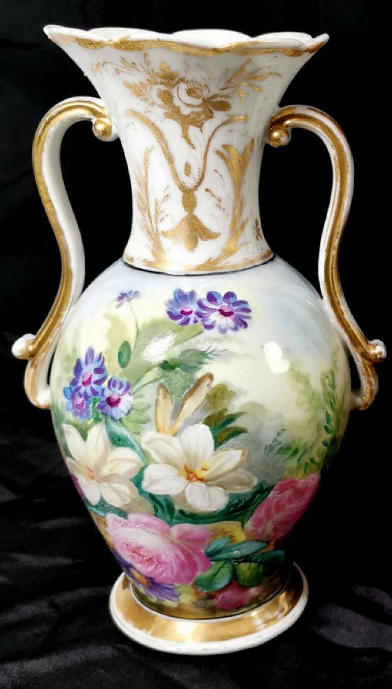 Pair of hand-painted De Paris porcelain vases, 19th century 1463940