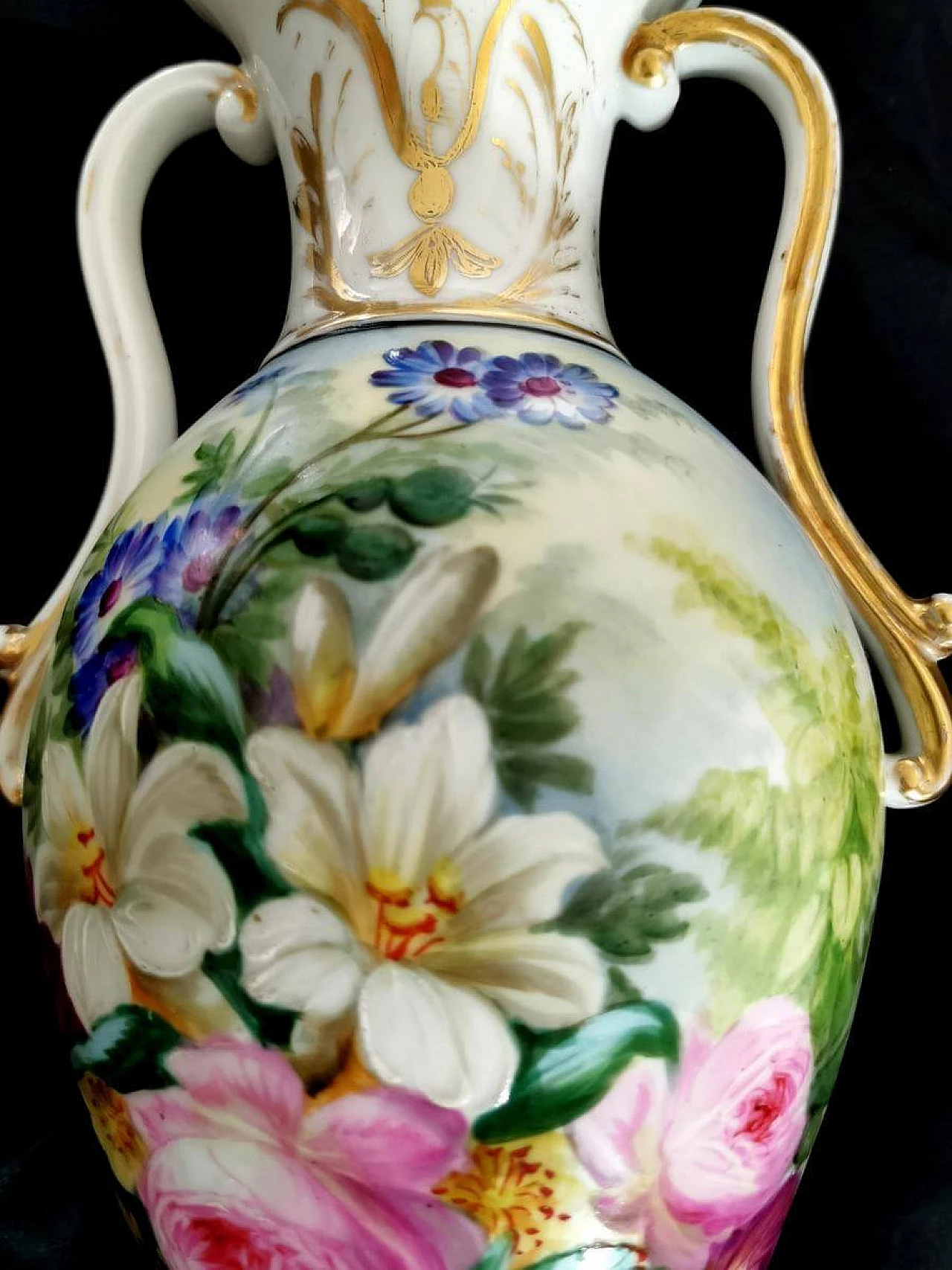 Pair of hand-painted De Paris porcelain vases, 19th century 1463941