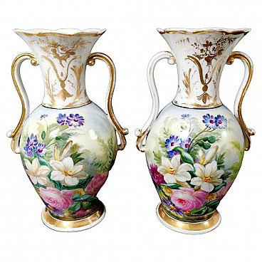 Pair of hand-painted De Paris porcelain vases, 19th century