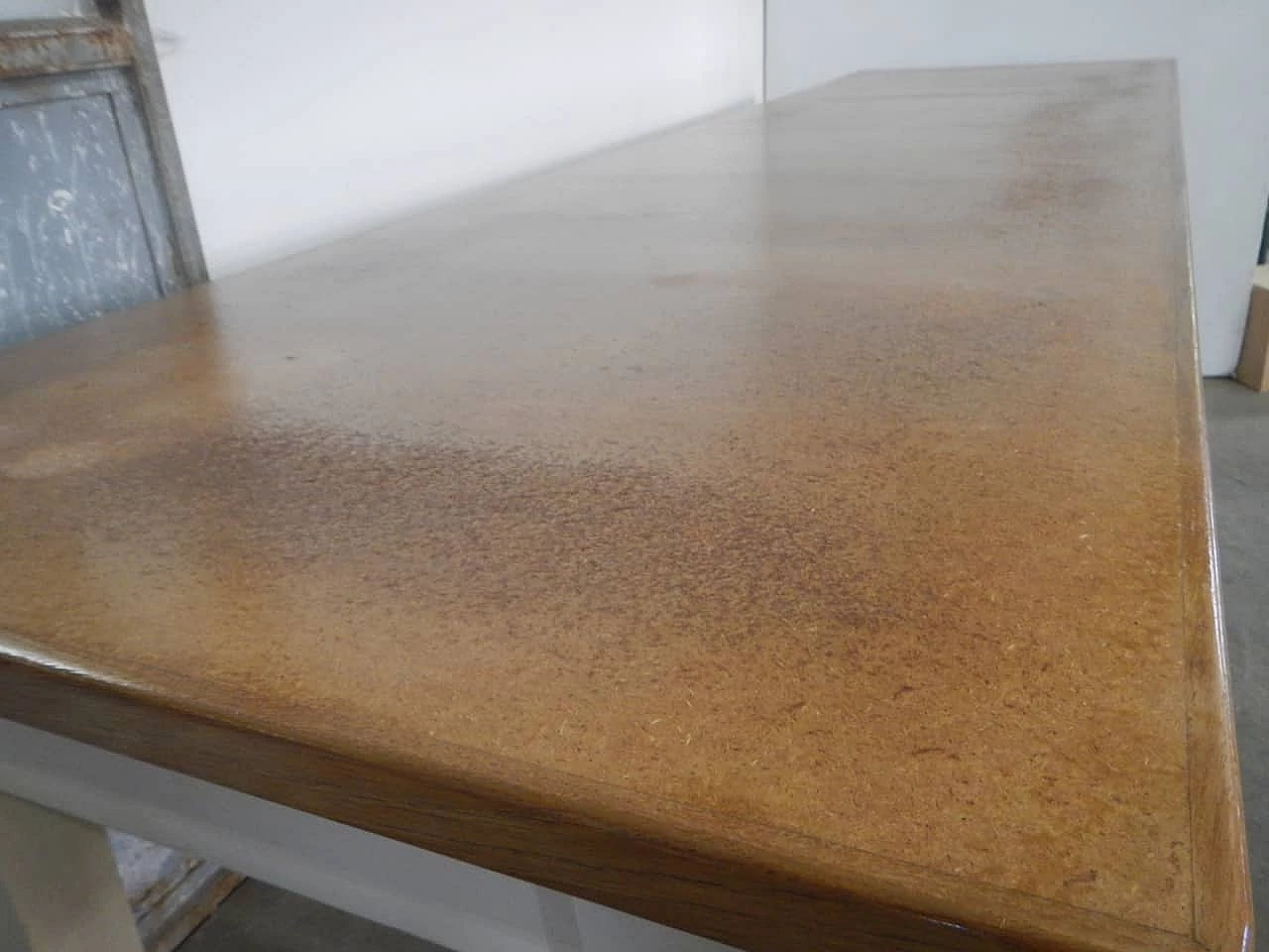 Tavolo industriale in legno di abete tinto bianco, anni '60 1465938