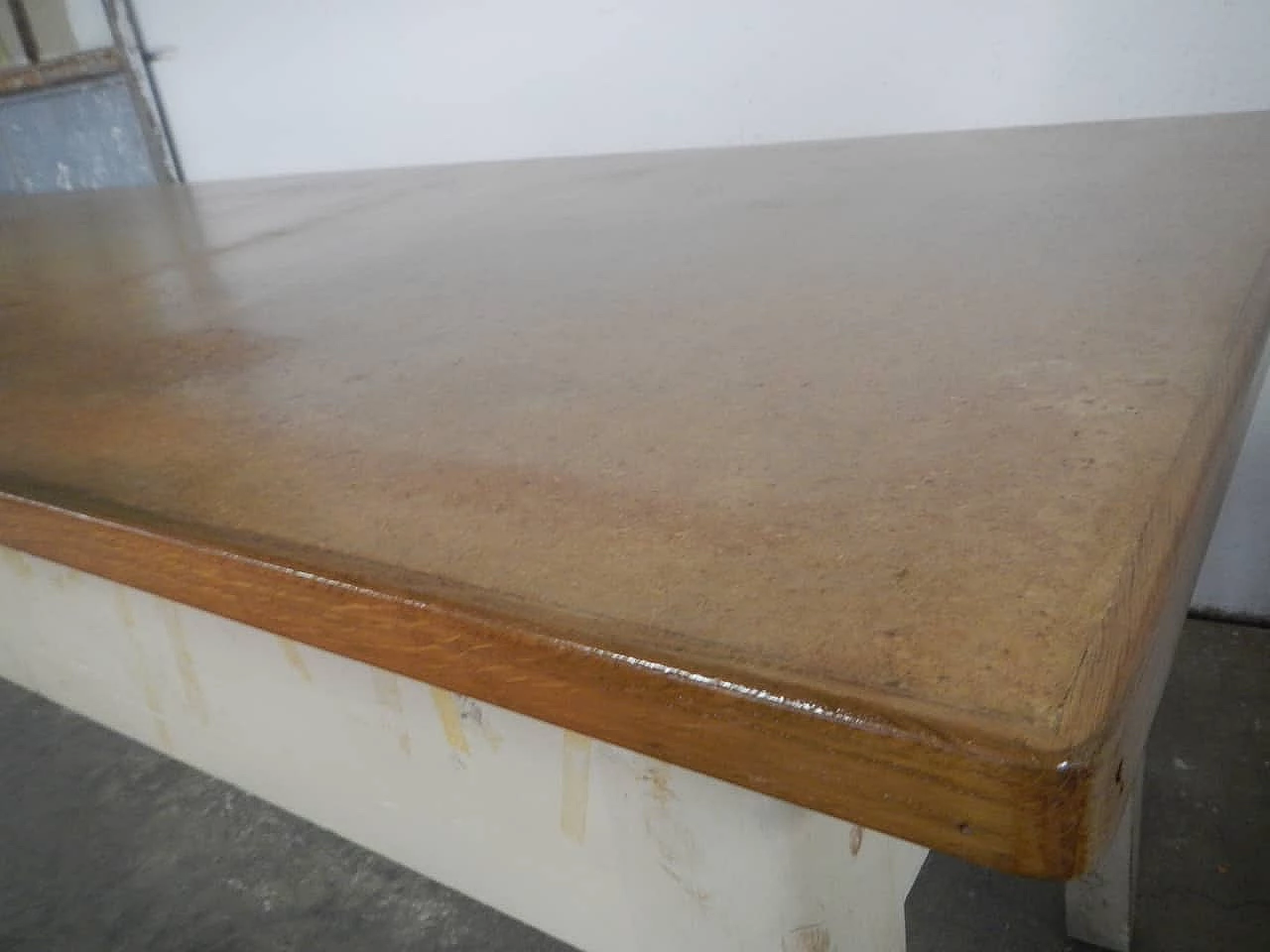 Tavolo industriale in legno di abete tinto bianco, anni '60 1465939