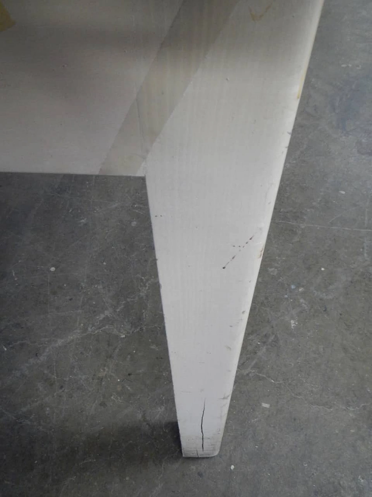 Tavolo industriale in legno di abete tinto bianco, anni '60 1465941