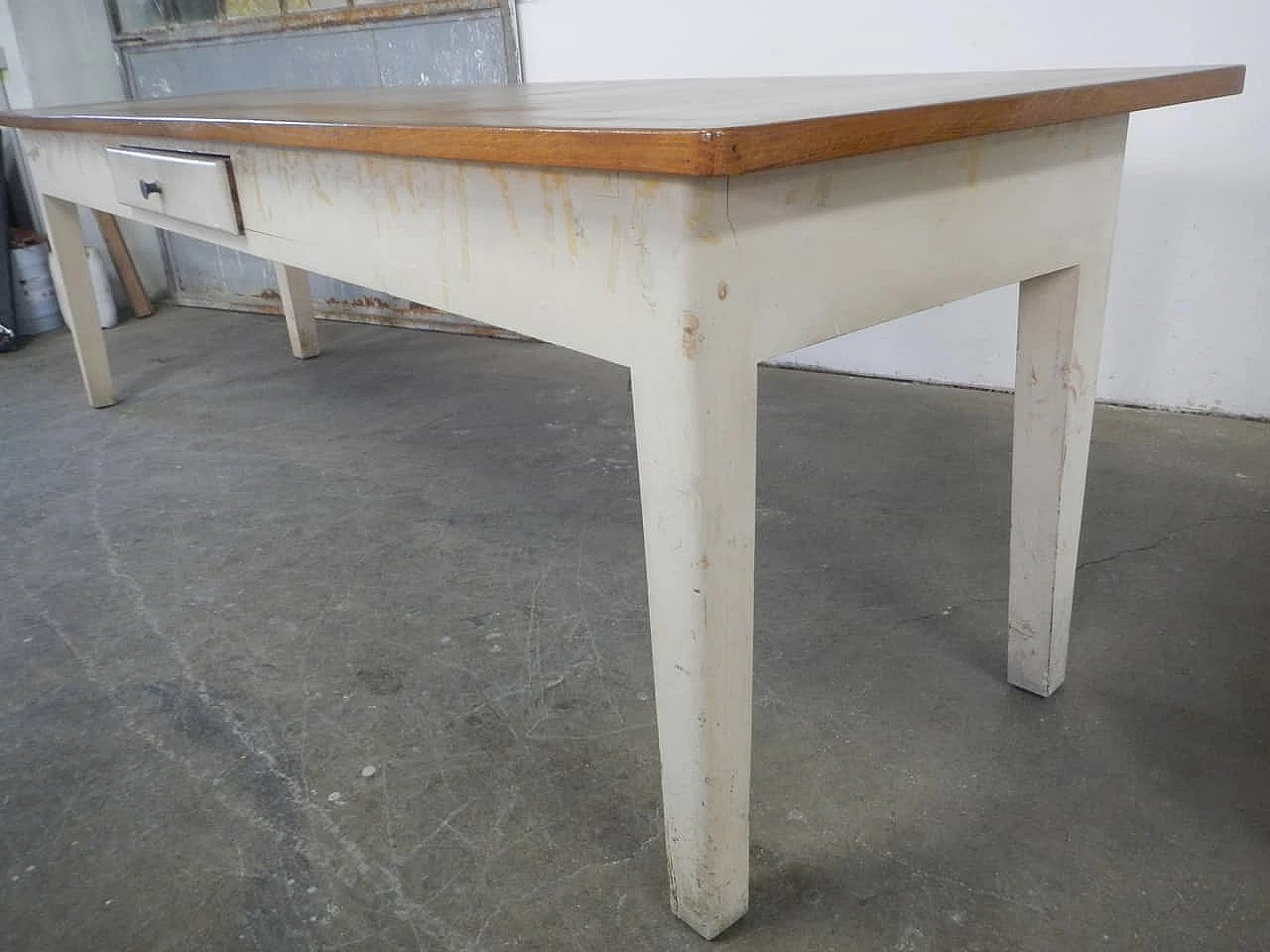 Tavolo industriale in legno di abete tinto bianco, anni '60 1465943