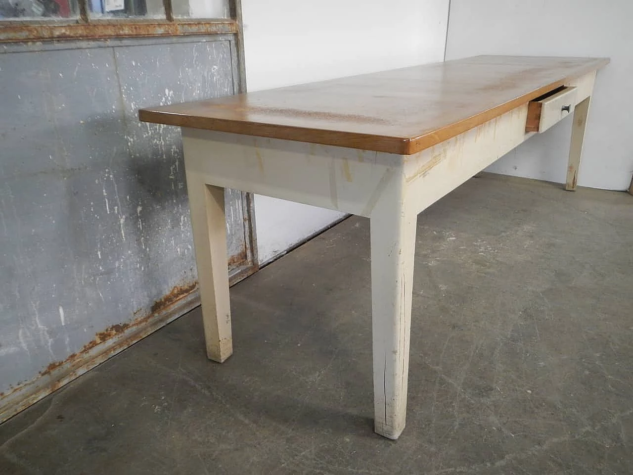 Tavolo industriale in legno di abete tinto bianco, anni '60 1465945