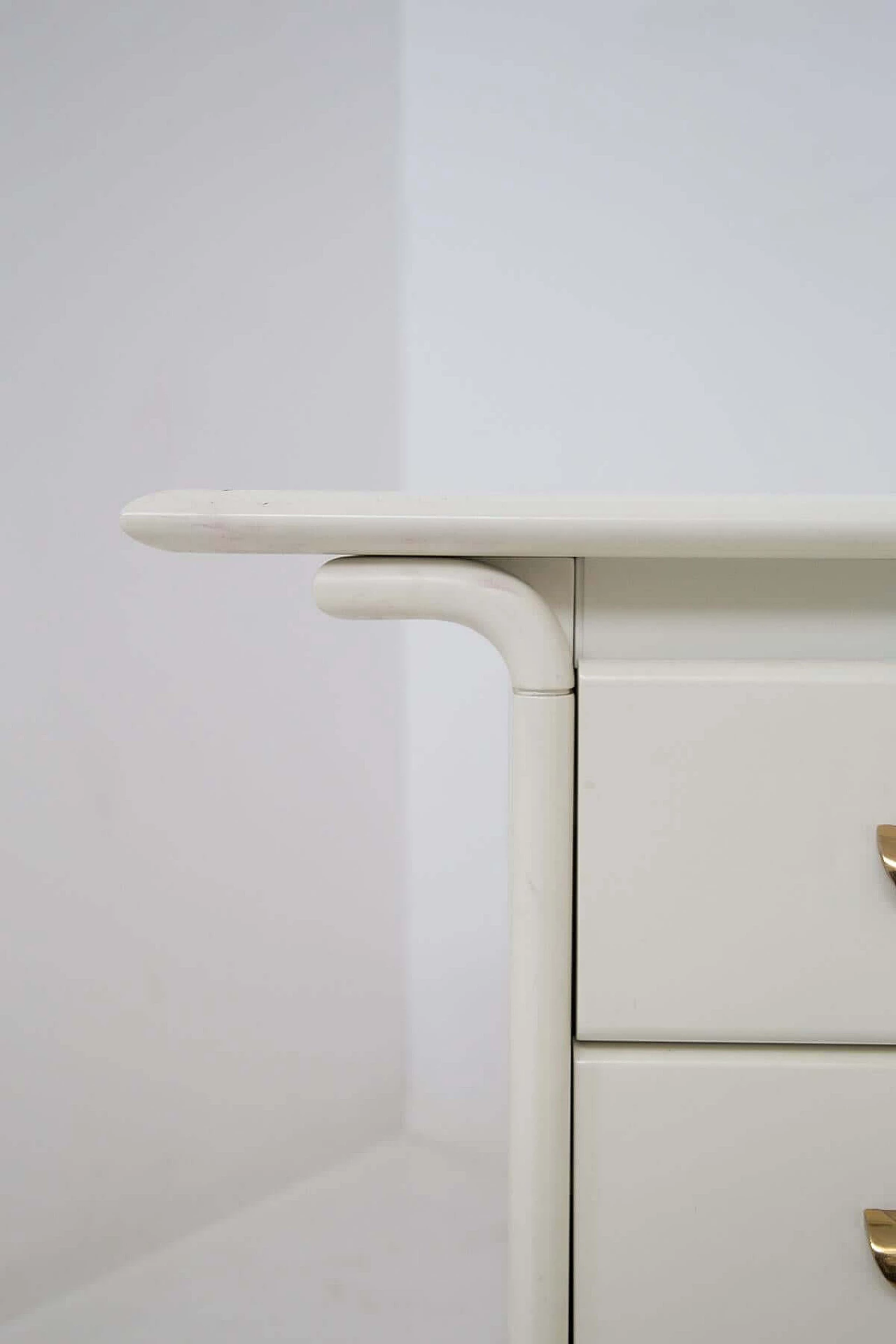 Cassetiera in legno laccato bianco di Pierre Cardin, anni '80 1466210