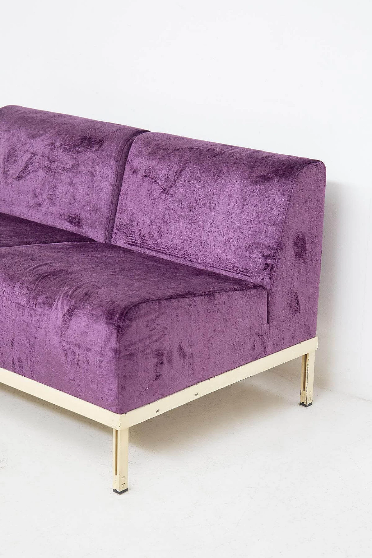 Pair of Gianfranco Frattini sofas in purple velvet, 1950s 1466272