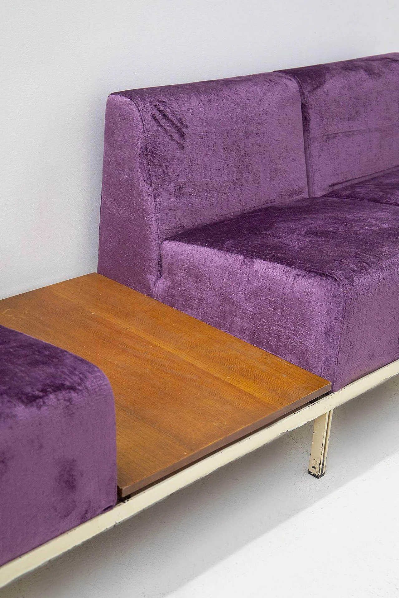 Pair of Gianfranco Frattini sofas in purple velvet, 1950s 1466277