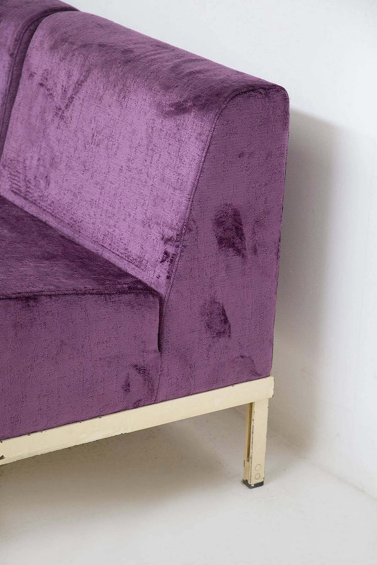 Pair of Gianfranco Frattini sofas in purple velvet, 1950s 1466282