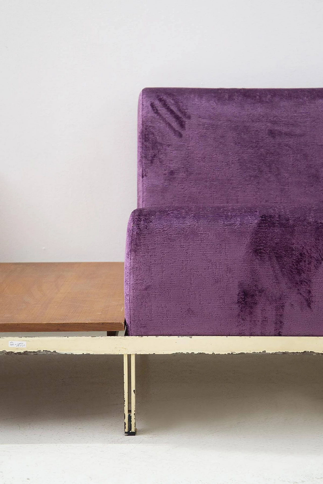 Pair of Gianfranco Frattini sofas in purple velvet, 1950s 1466284