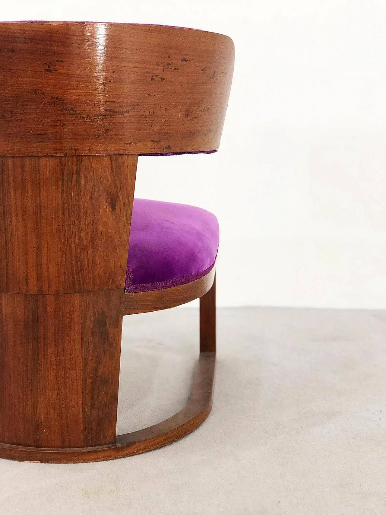 Ernesto Lapadula's armchair in wood and purple velvet, 1930s 1466324