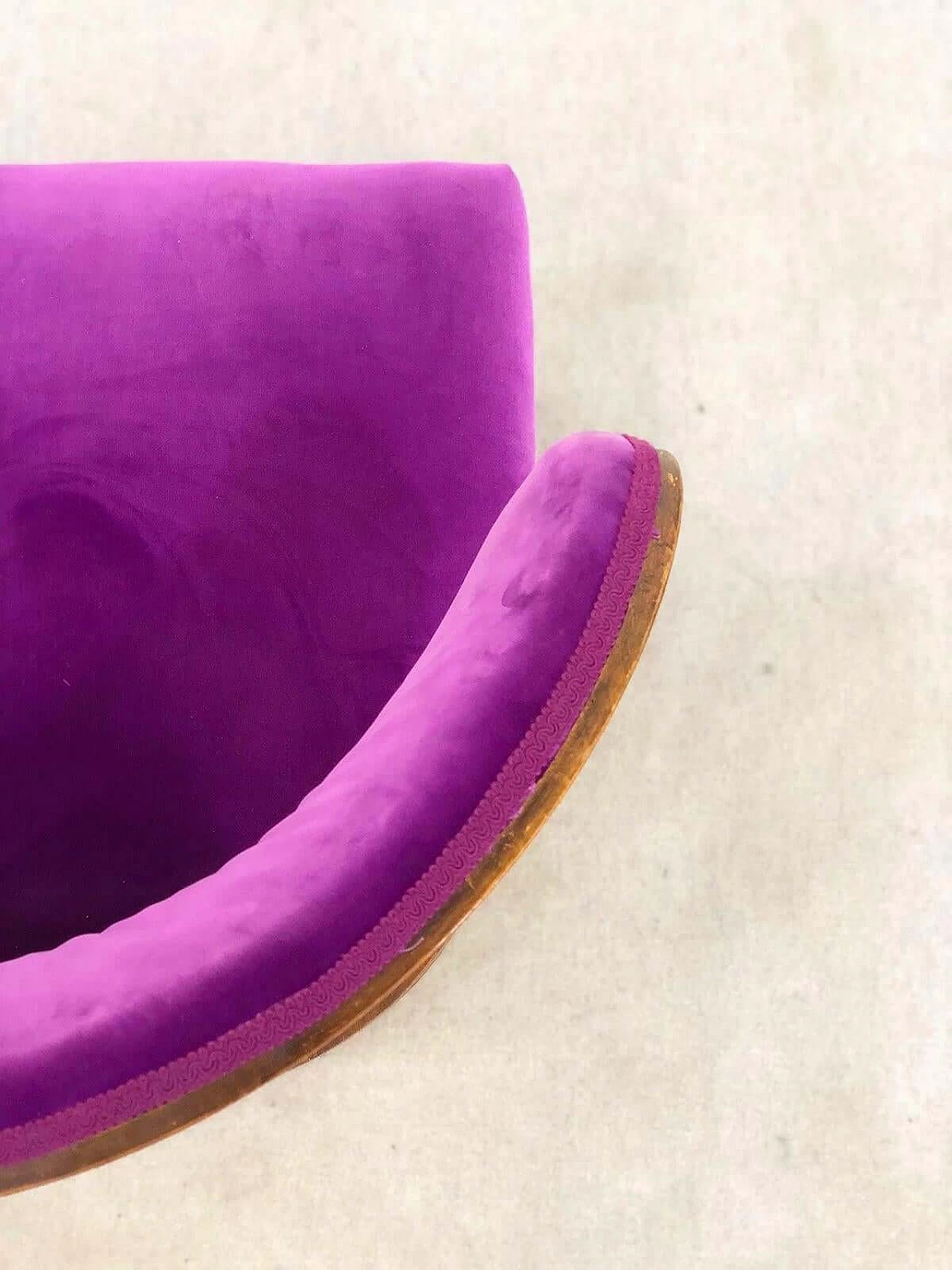Ernesto Lapadula's armchair in wood and purple velvet, 1930s 1466327