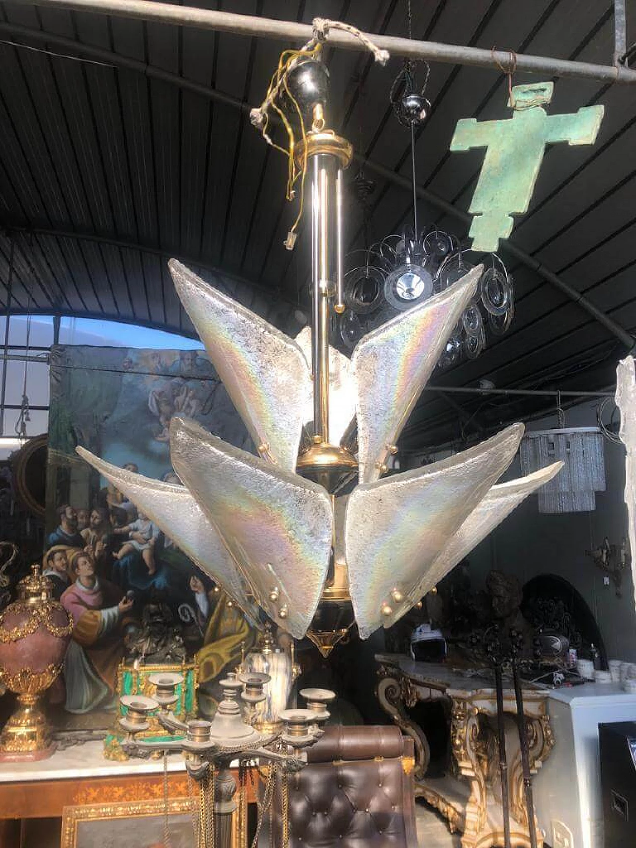 Chandelier in iridescent lattimo Murano glass and painted metal by Gaetano Sciolari, 80s 1466489