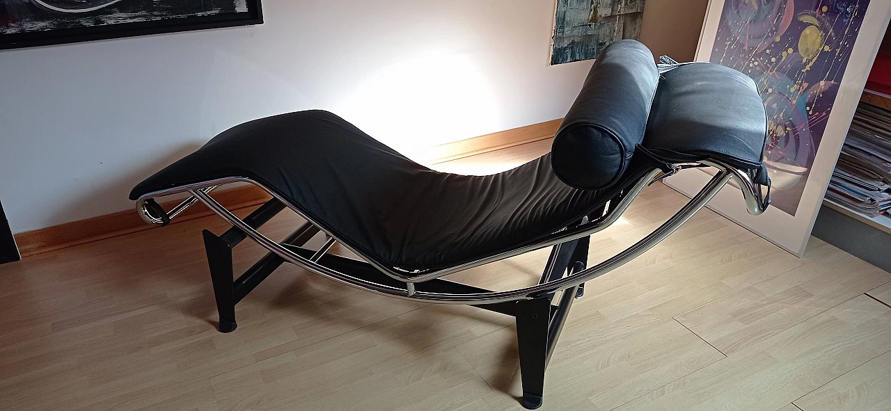 Le Corbusier LC4 chaise longue in black leather by Alivar Mvsevm, 1980s 1467295