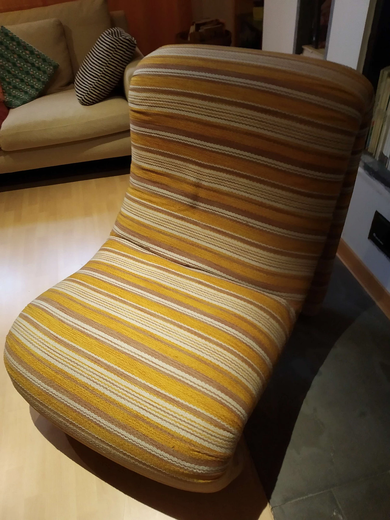 Poltrona Bruco rivestita in tessuto, anni '60 1469218