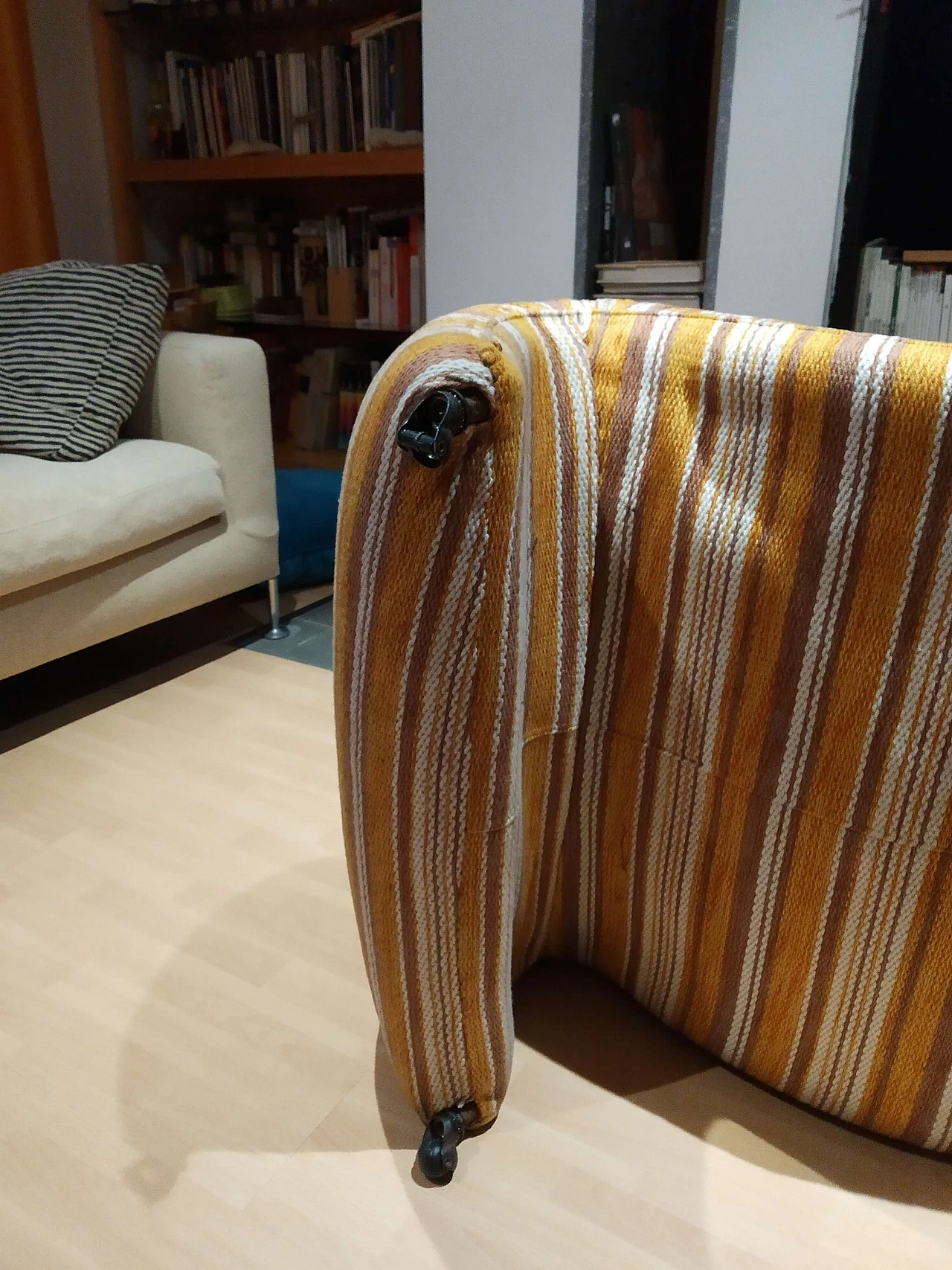 Poltrona Bruco rivestita in tessuto, anni '60 1469286