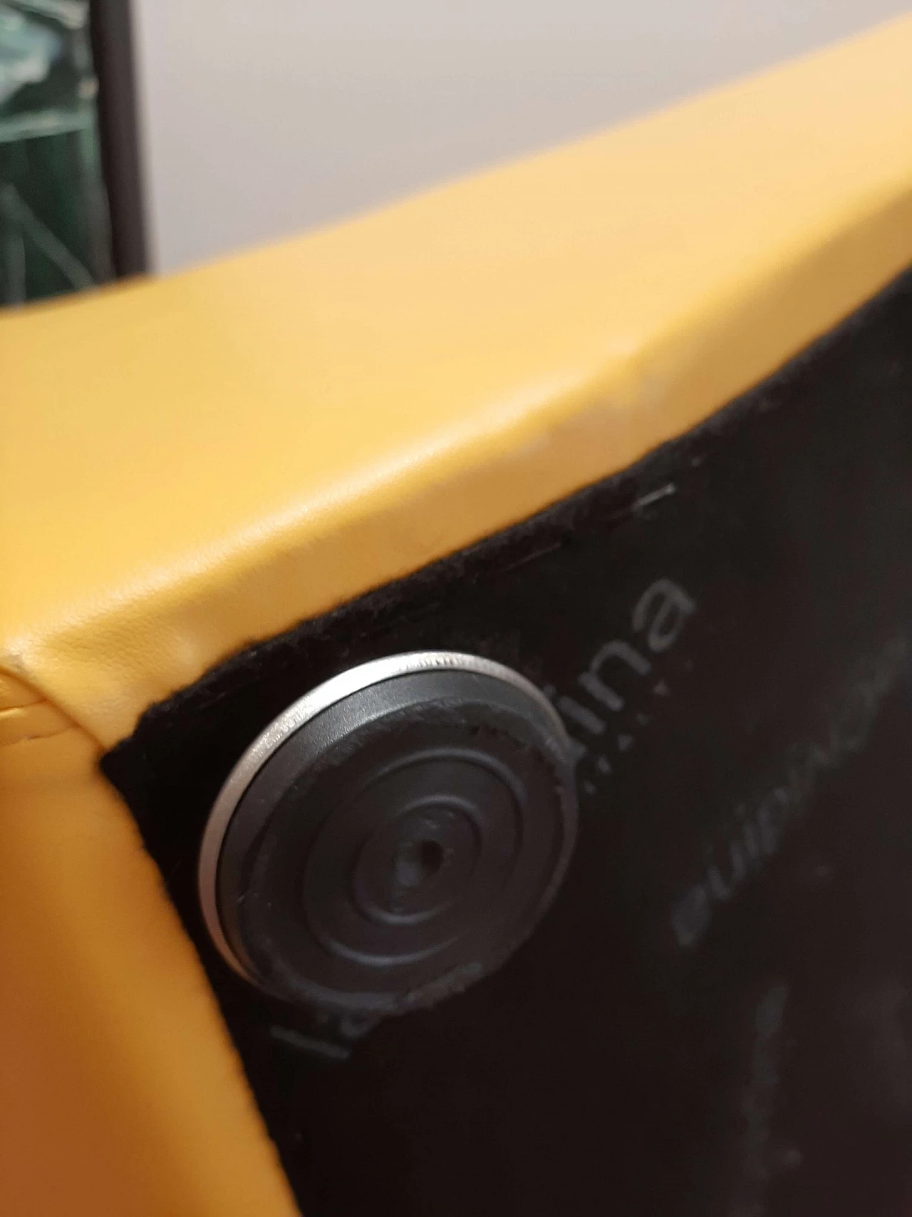 Poltrona Stones in pelle di Fulvio Bulfoni per La Cividina 1469441