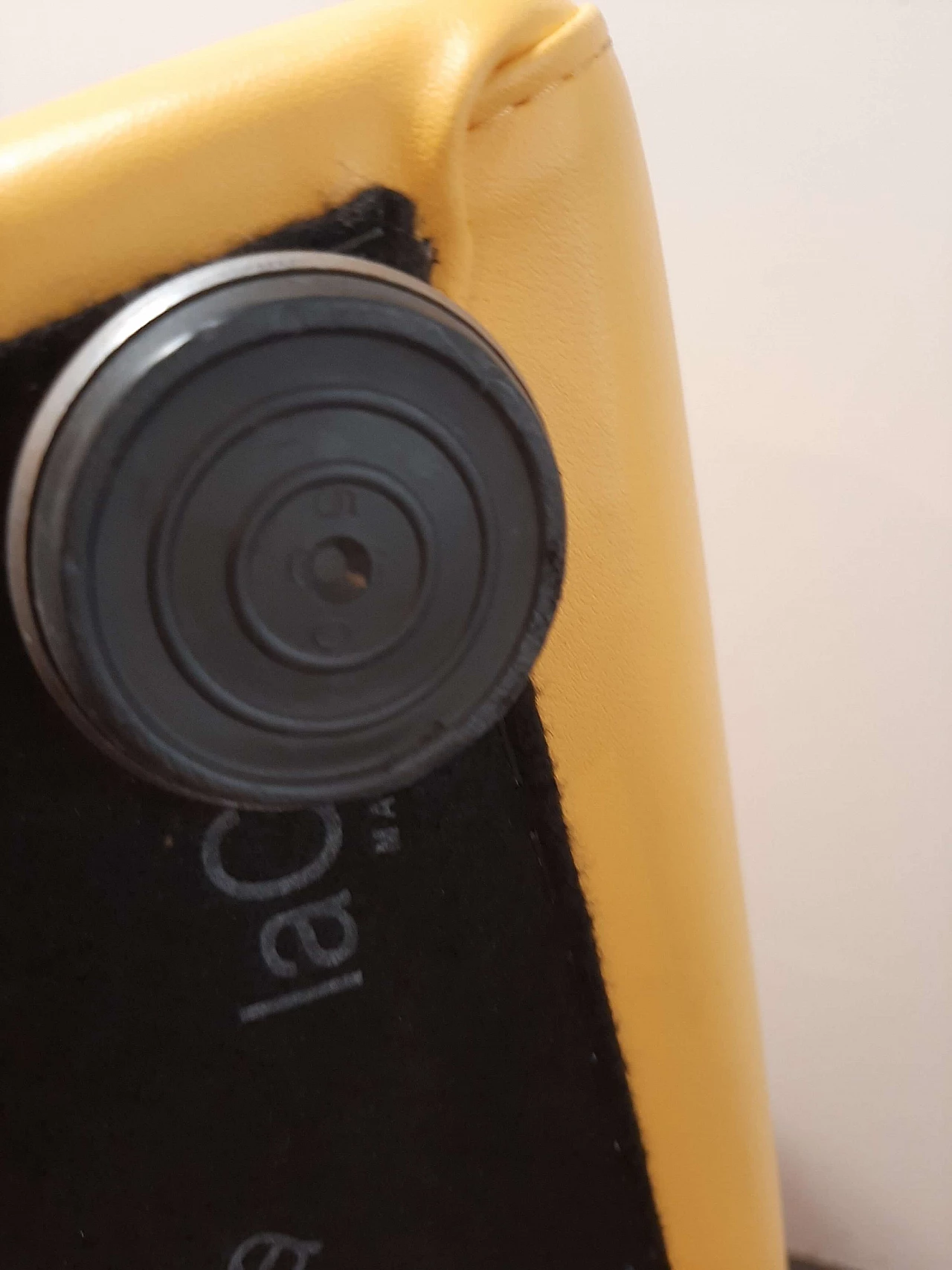 Poltrona Stones in pelle di Fulvio Bulfoni per La Cividina 1469443