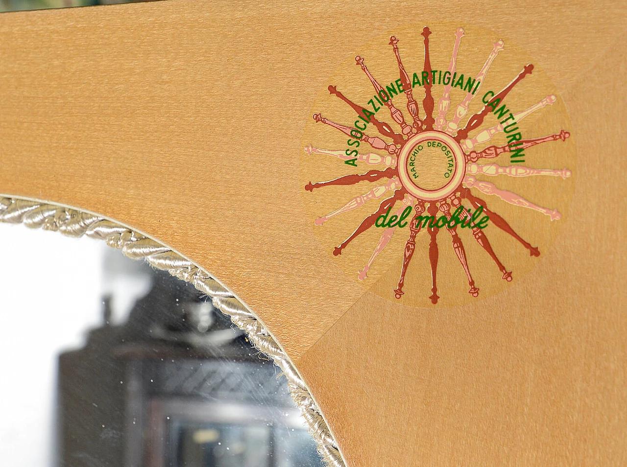 Vetrina bombata in vetro, acero, radica, pergamena e ottone di Associazione Artigiani Canturini del mobile, anni '50 1470218
