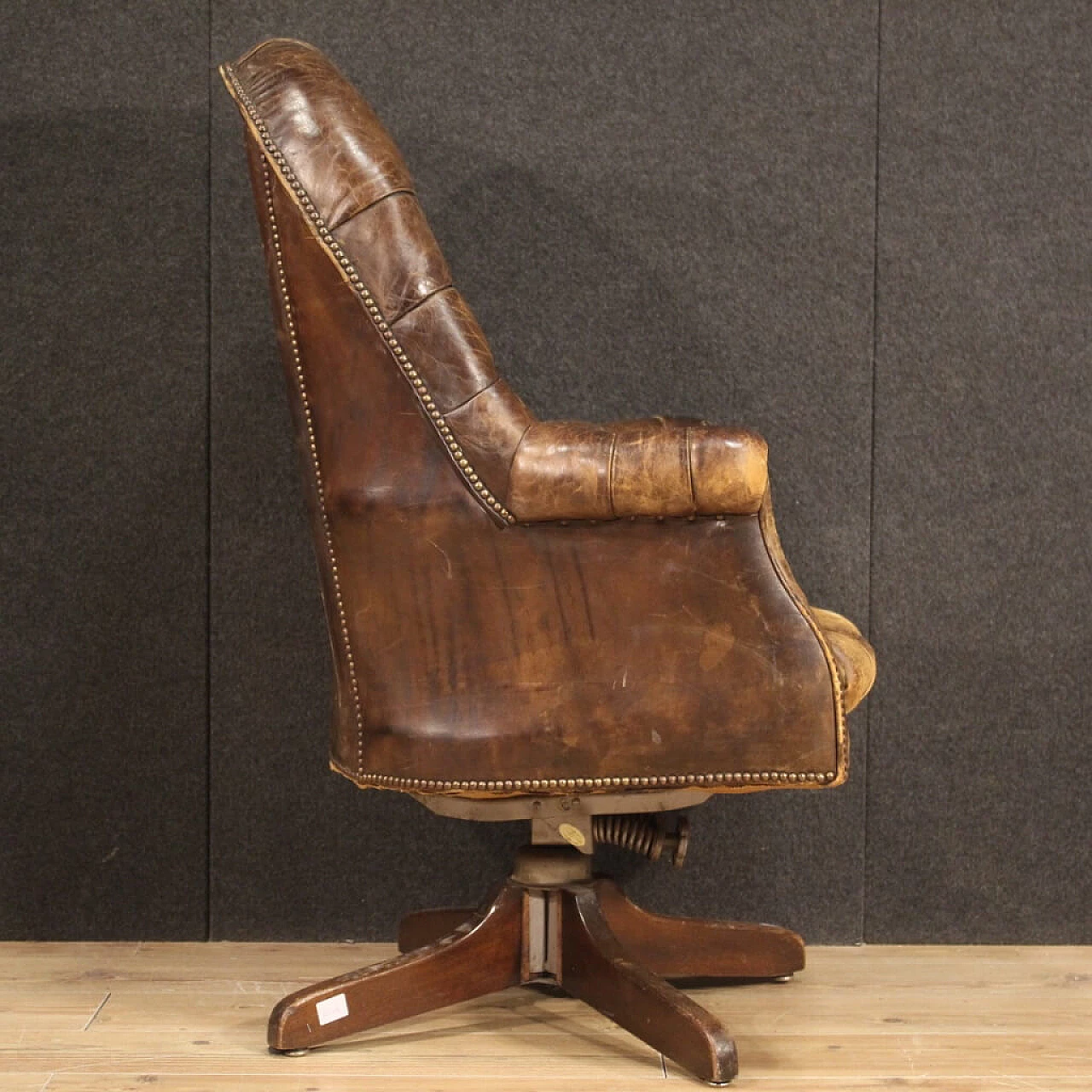 Leather armchair with capitonné manufacture, 1930s 1470784