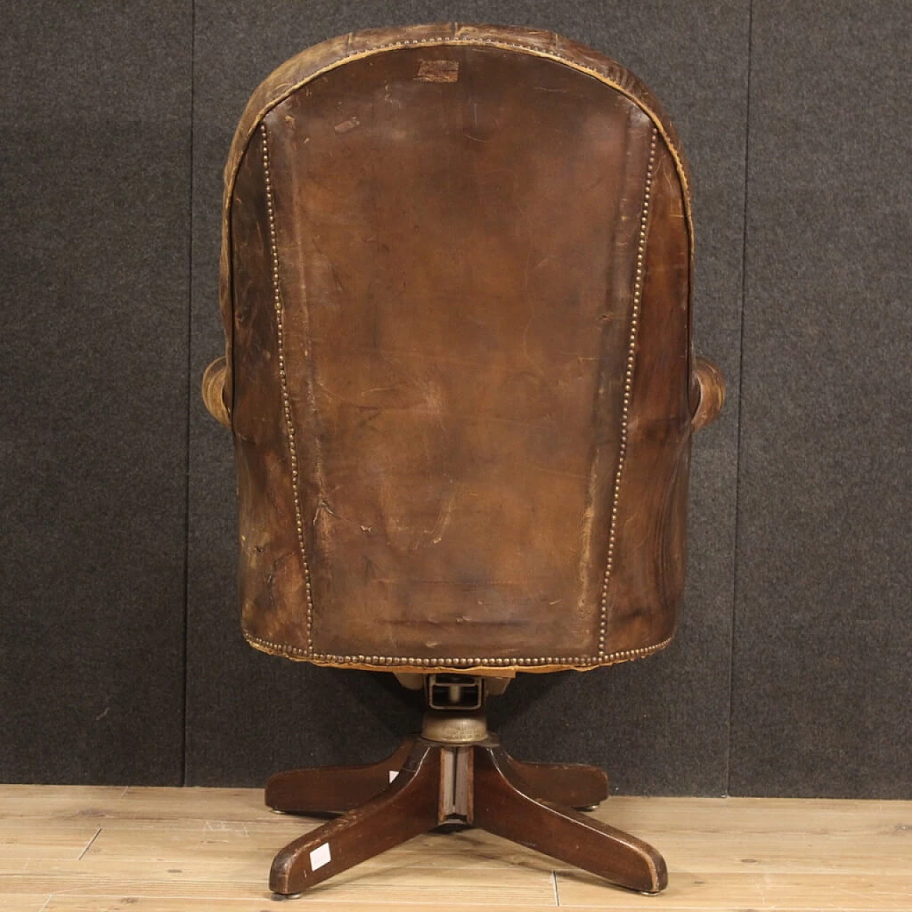 Leather armchair with capitonné manufacture, 1930s 1470785