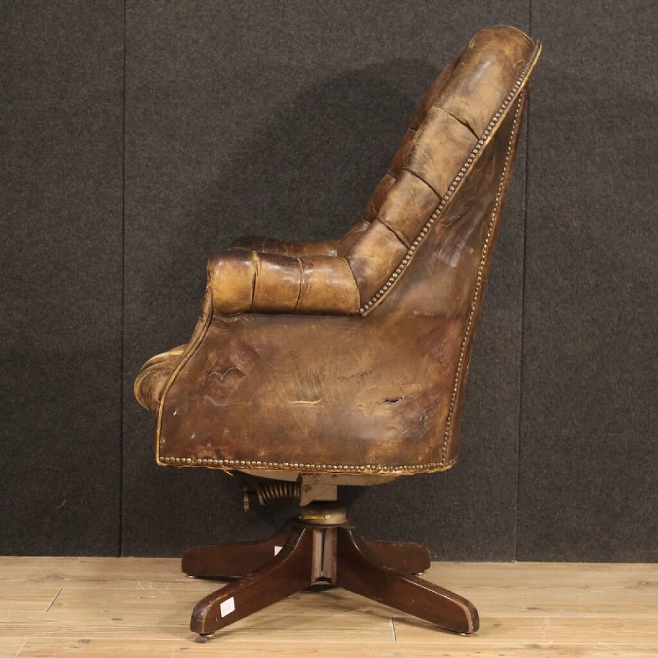 Leather armchair with capitonné manufacture, 1930s 1470786