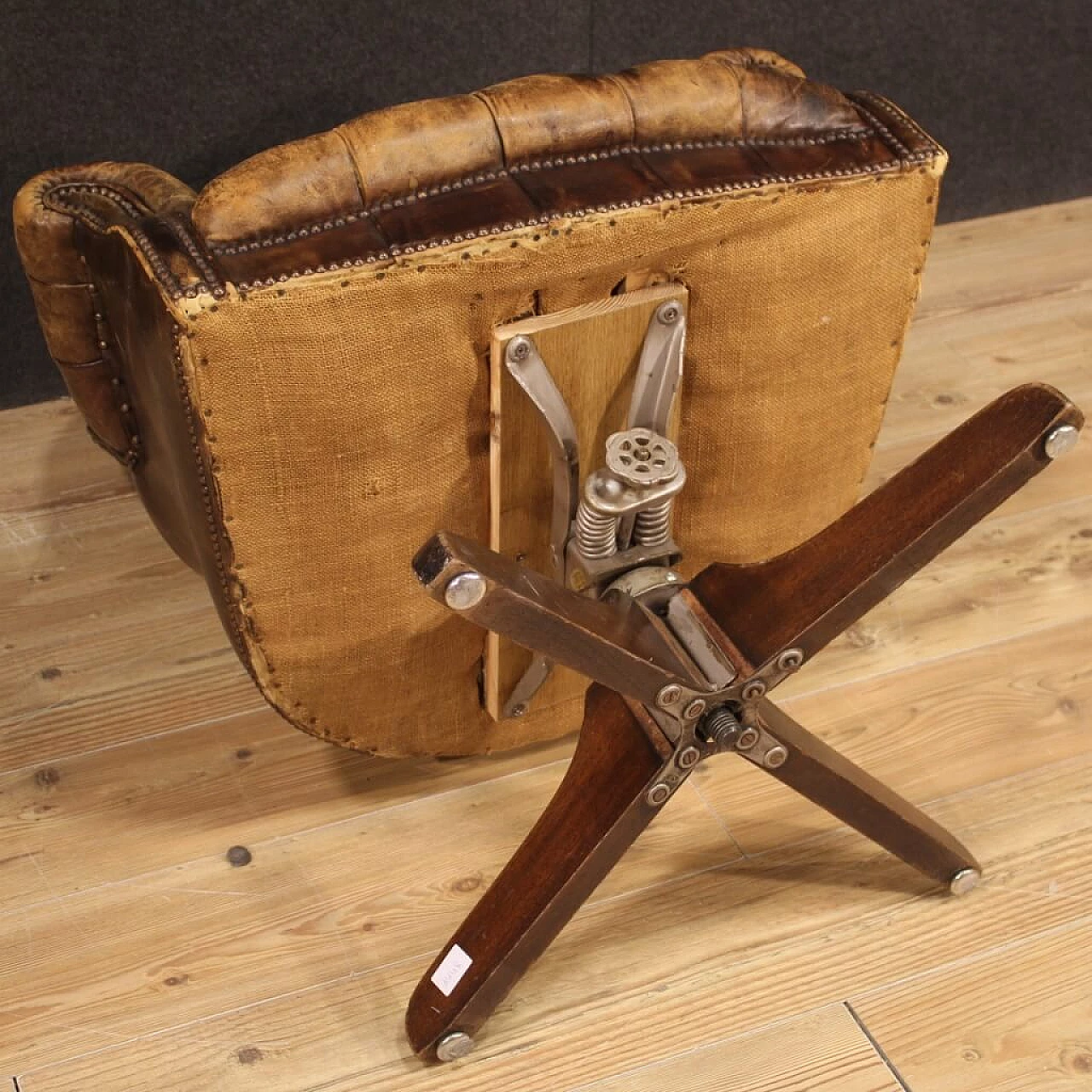 Leather armchair with capitonné manufacture, 1930s 1470789