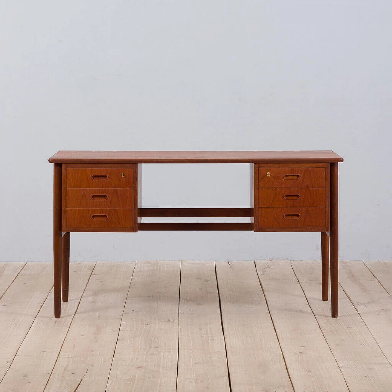 Teak desk with 6 drawers, 1960s 1472572