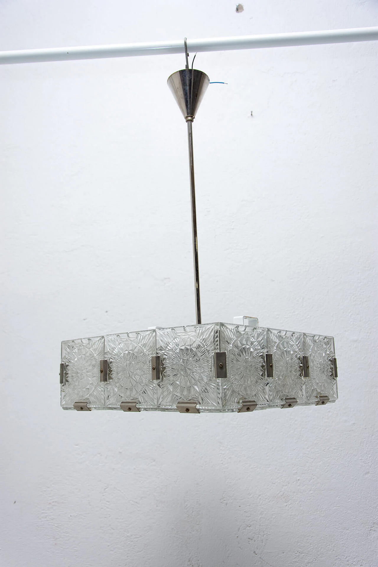 Lampadario in vetro e acciaio cromato di Kamenický Šenov, anni '70 1473627