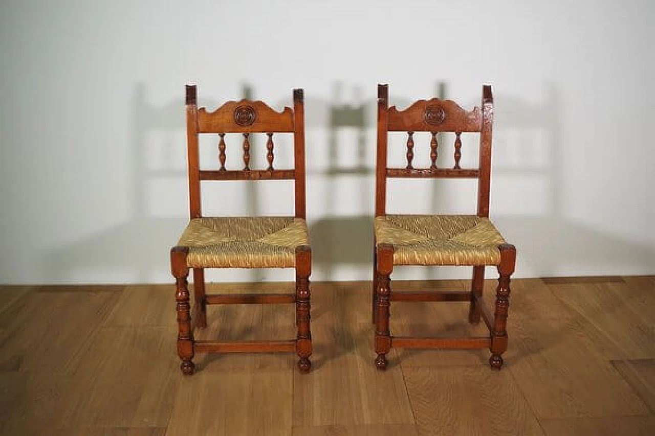 Coppia di sedie in legno con seduta in paglia, anni '20 1475719
