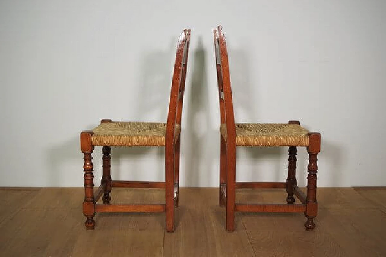 Coppia di sedie in legno con seduta in paglia, anni '20 1475721