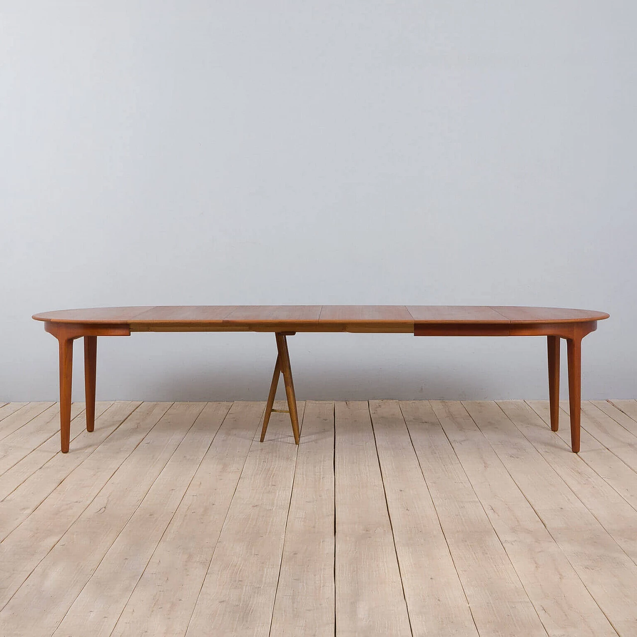 Round extendable table model 62 in teak by Henning Kjaernulf For Sorø Stolefabrik, 60s 1476103