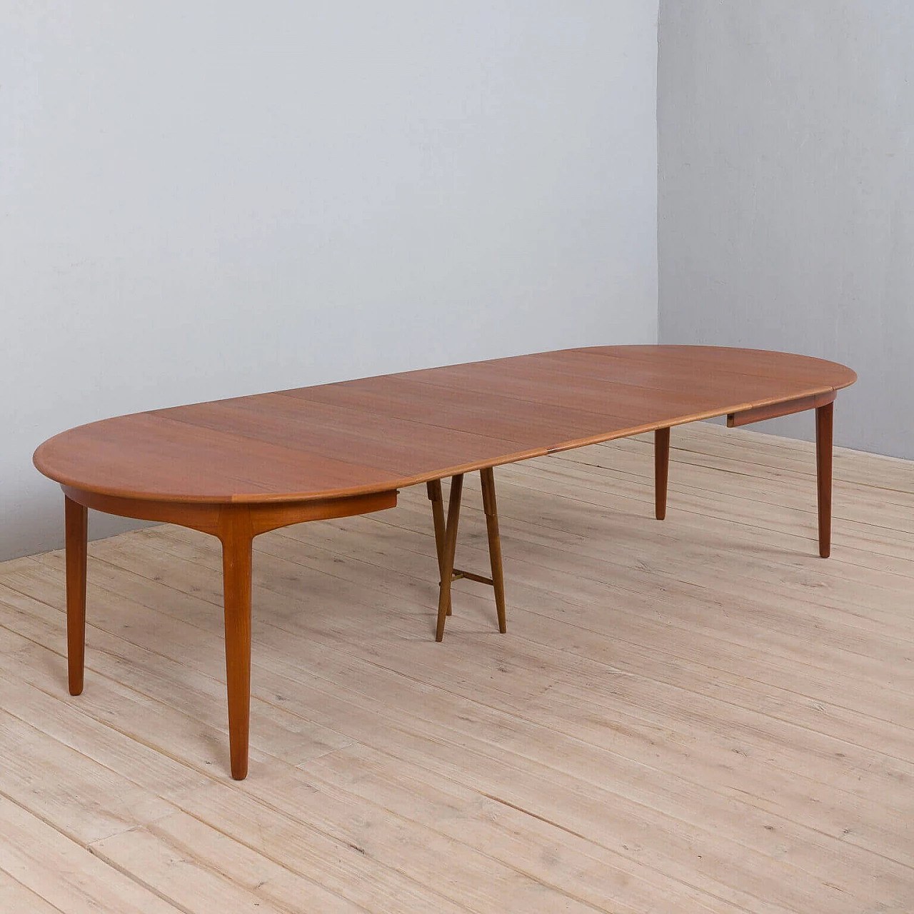 Round extendable table model 62 in teak by Henning Kjaernulf For Sorø Stolefabrik, 60s 1476104