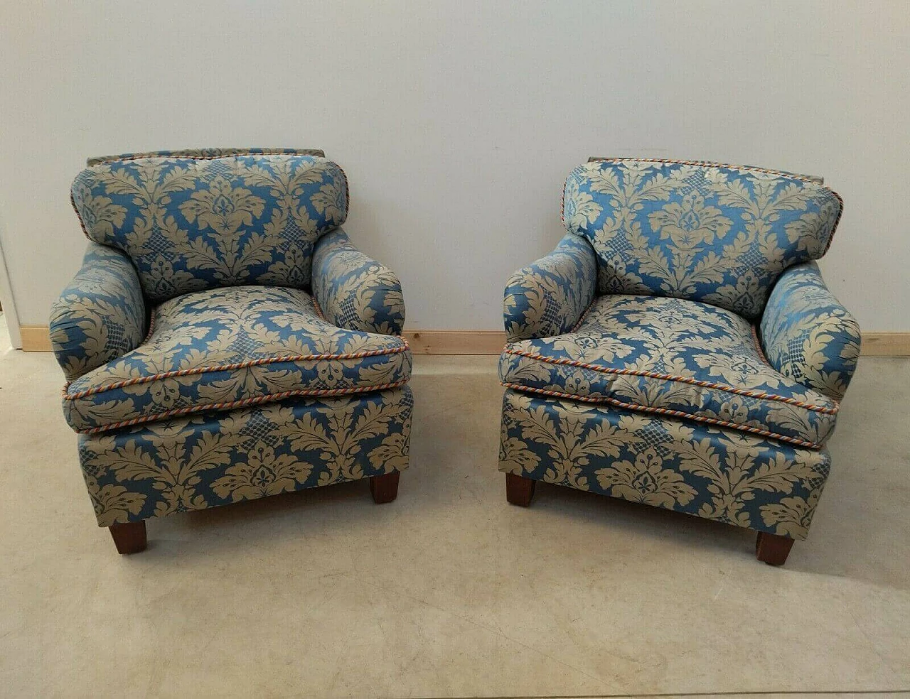Pair of armchairs in damask fabric and wood, 40s 1477017