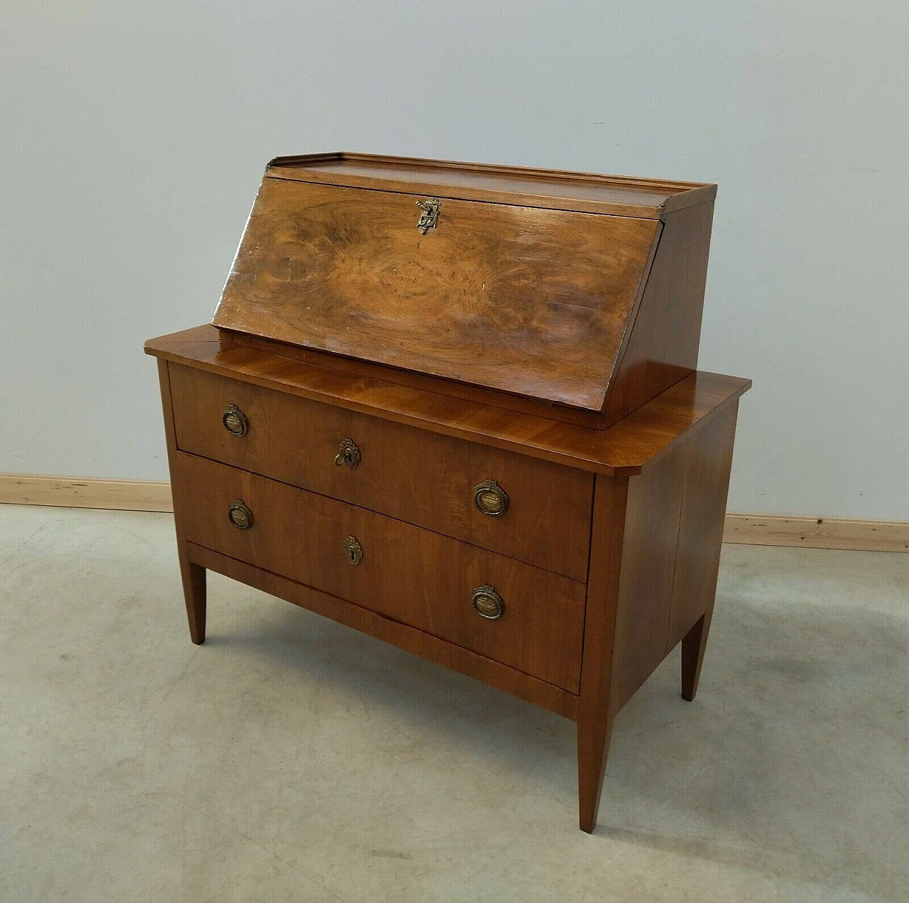 Direttorio flap desk in walnut and bronze, 18th century 1477224