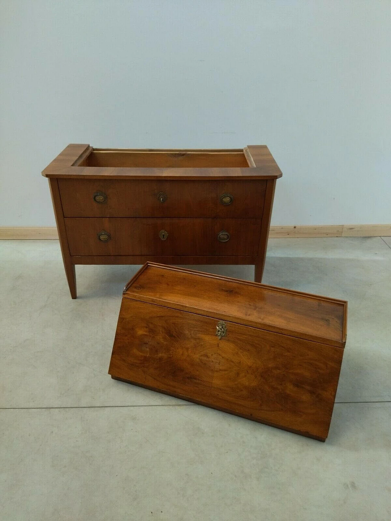 Direttorio flap desk in walnut and bronze, 18th century 1477234