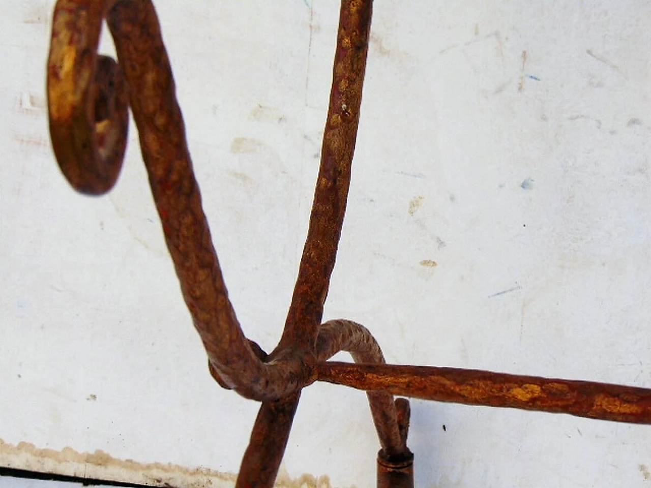 Tavolino da caffè in ferro battuto con piano in vetro, anni '40 1477992