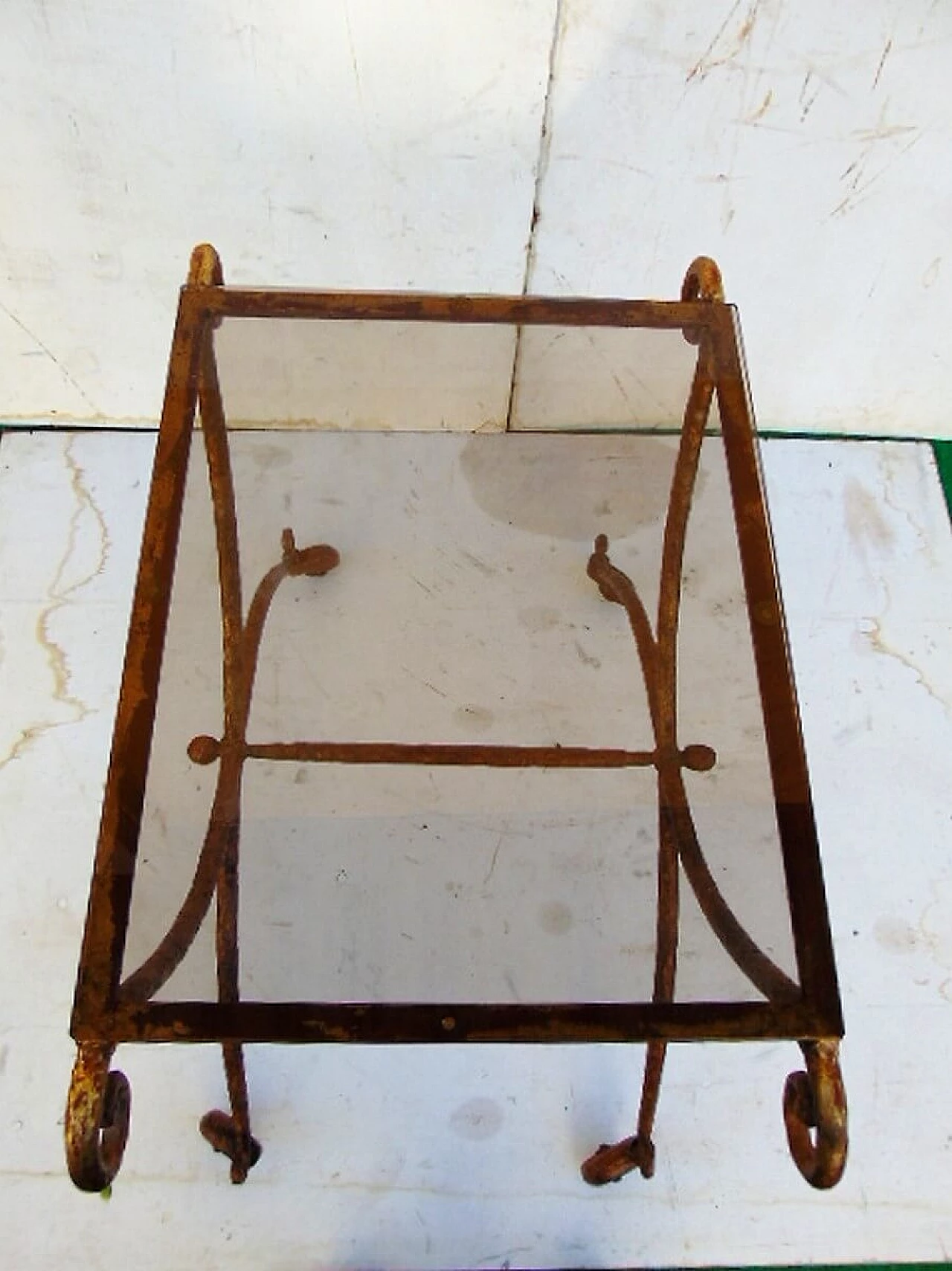 Tavolino da caffè in ferro battuto con piano in vetro, anni '40 1477995
