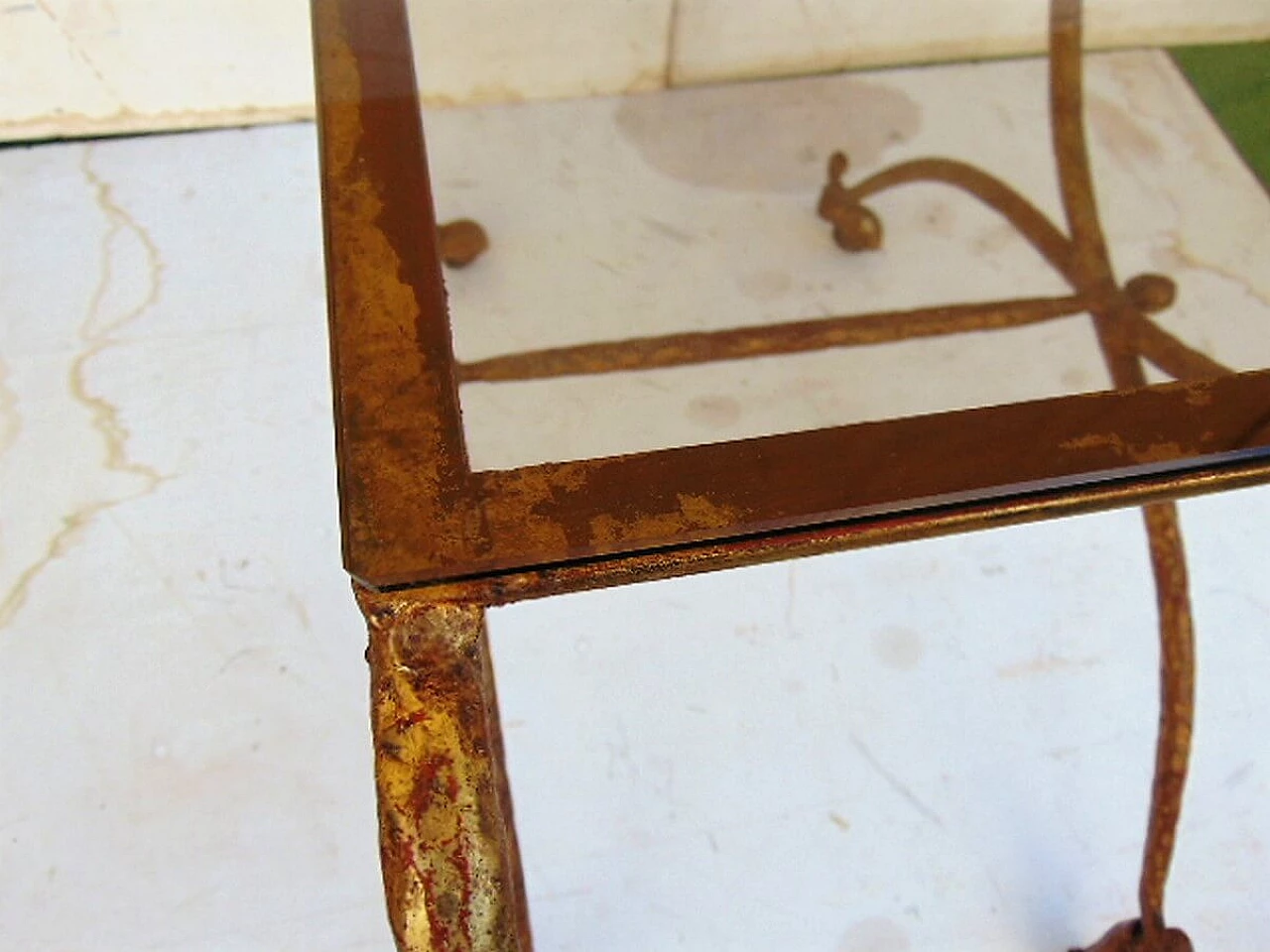 Tavolino da caffè in ferro battuto con piano in vetro, anni '40 1477996
