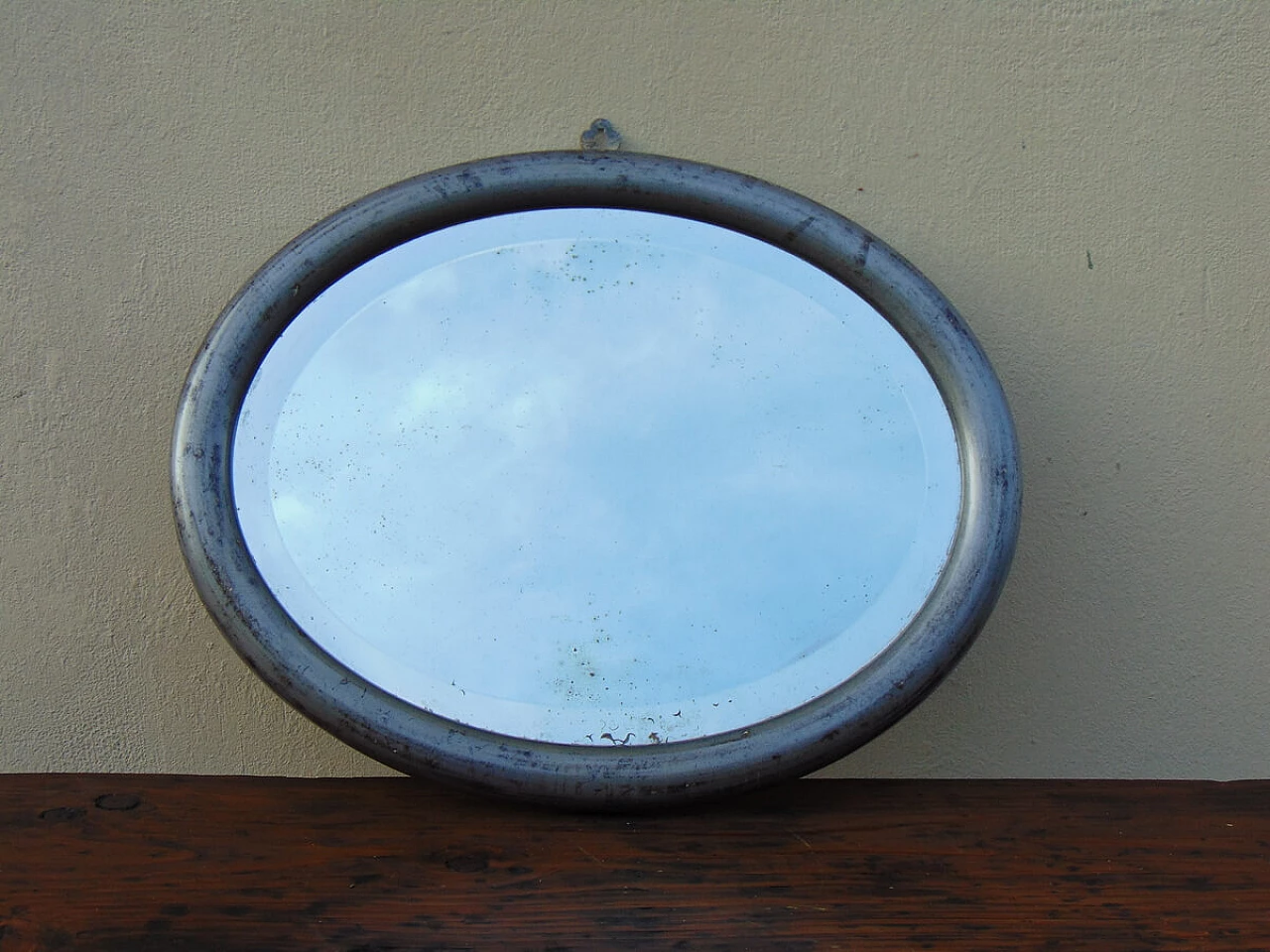 Specchio ovale con cornice in alluminio, anni '40 1479396