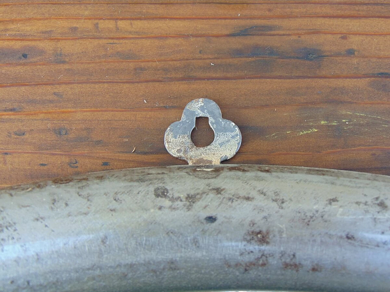 Specchio ovale con cornice in alluminio, anni '40 1479400