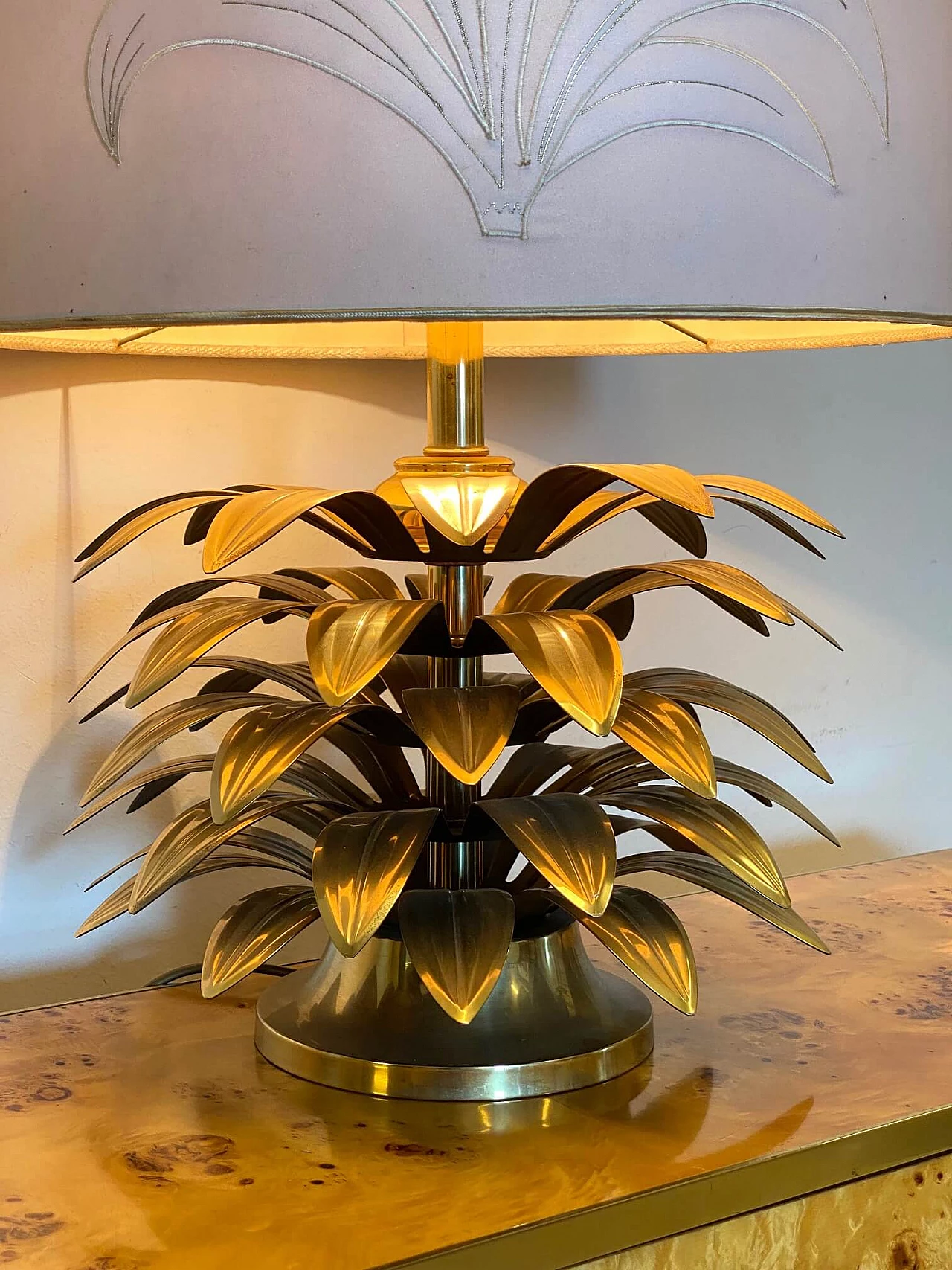 Lampada da tavolo a palma in ottone, anni '70 1479442