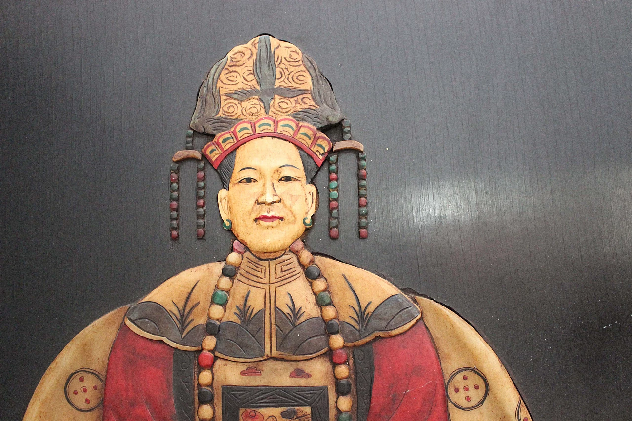 Pannello in legno ebanizzato con figura di imperatrice, anni '50 1480244