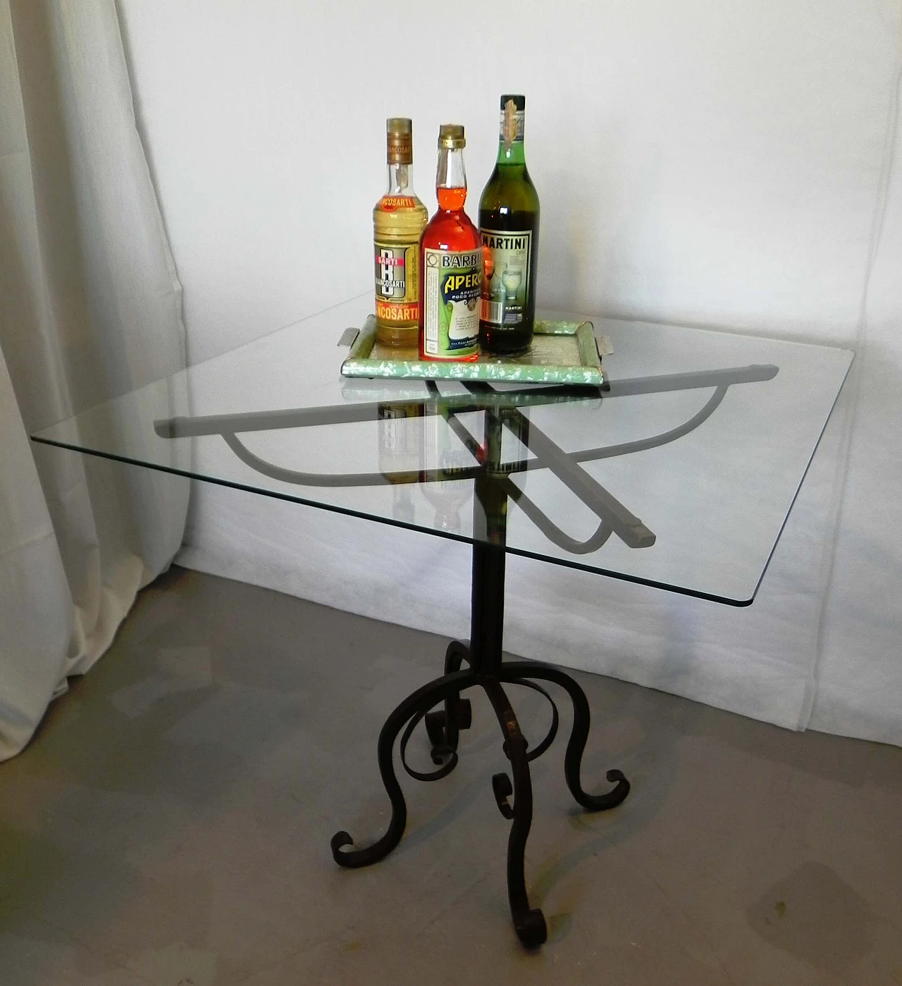 Tavolino con base in ferro battuto, anni '70 1480490