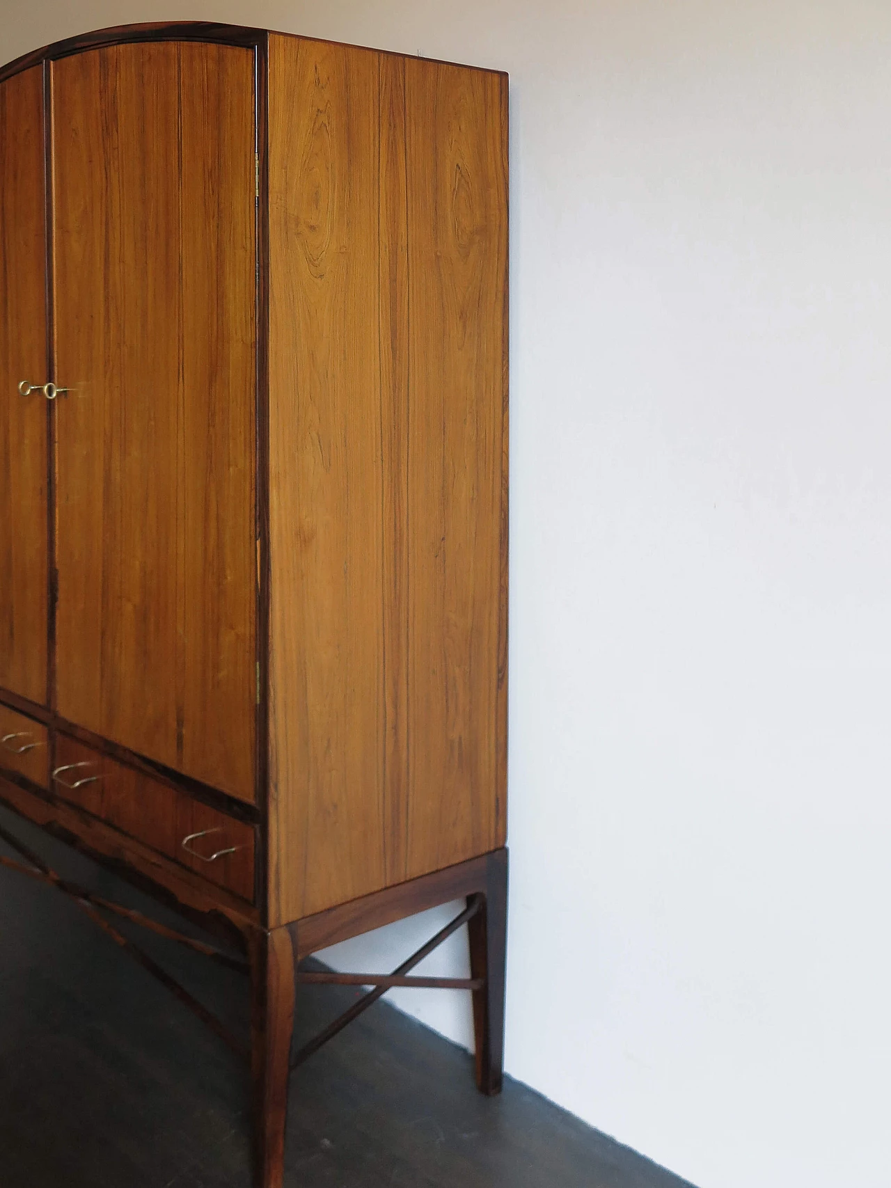 Cabinet in legno scuro, anni '60 1480624