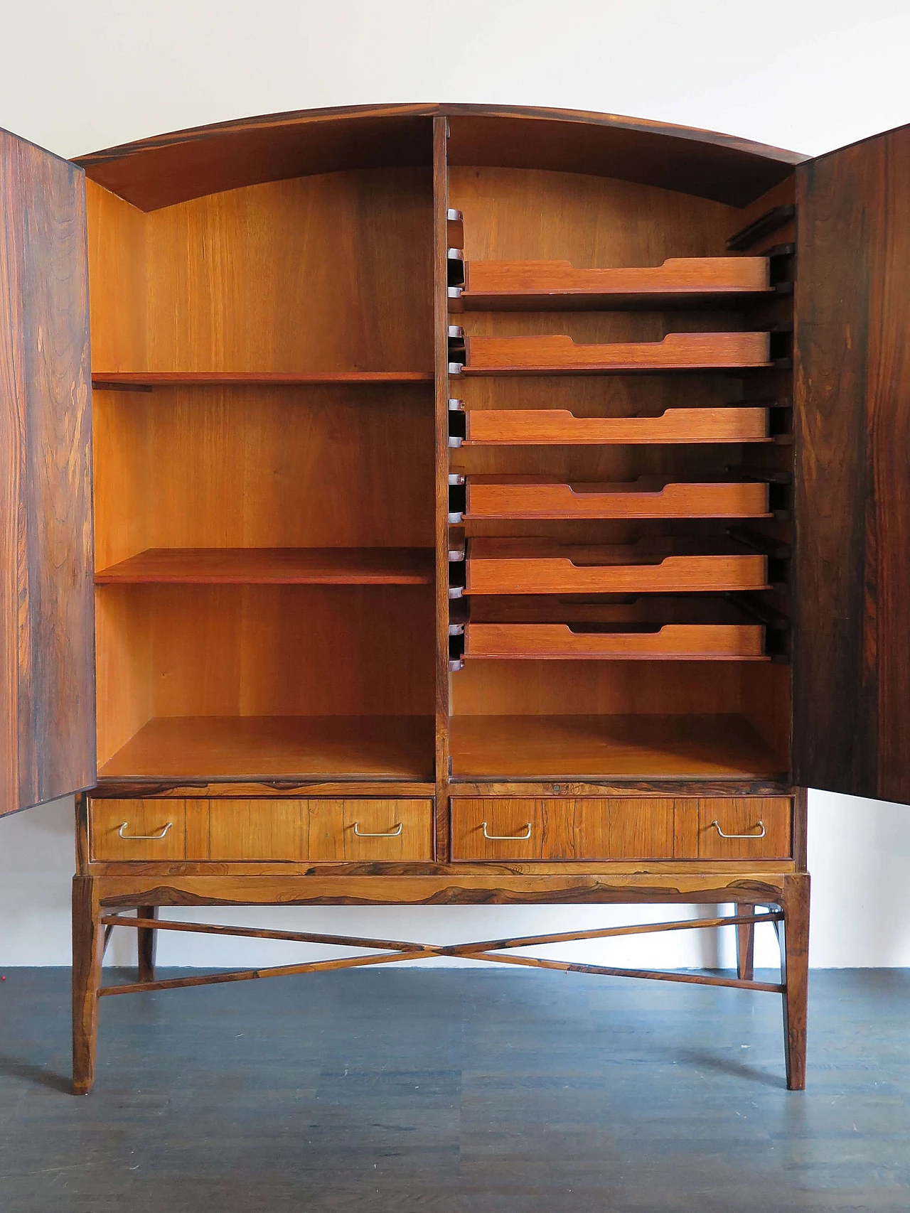 Cabinet in legno scuro, anni '60 1480625
