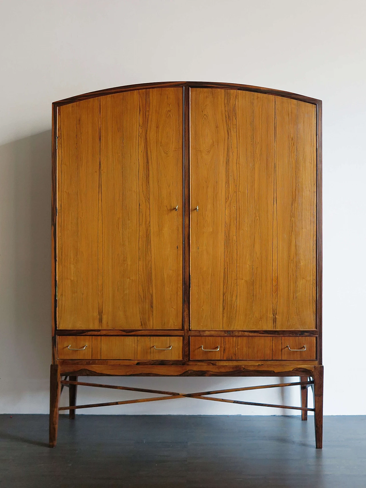 Cabinet in legno scuro, anni '60 1480627