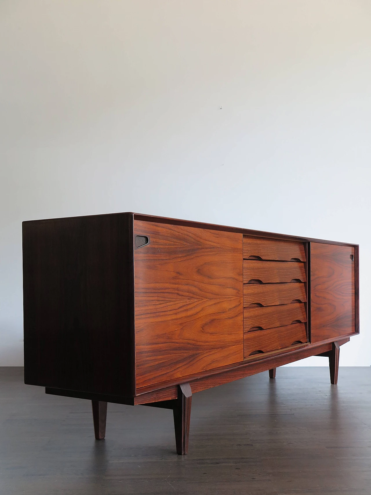 Credenza in legno scuro di Egon Kristensen, anni '50 1480724