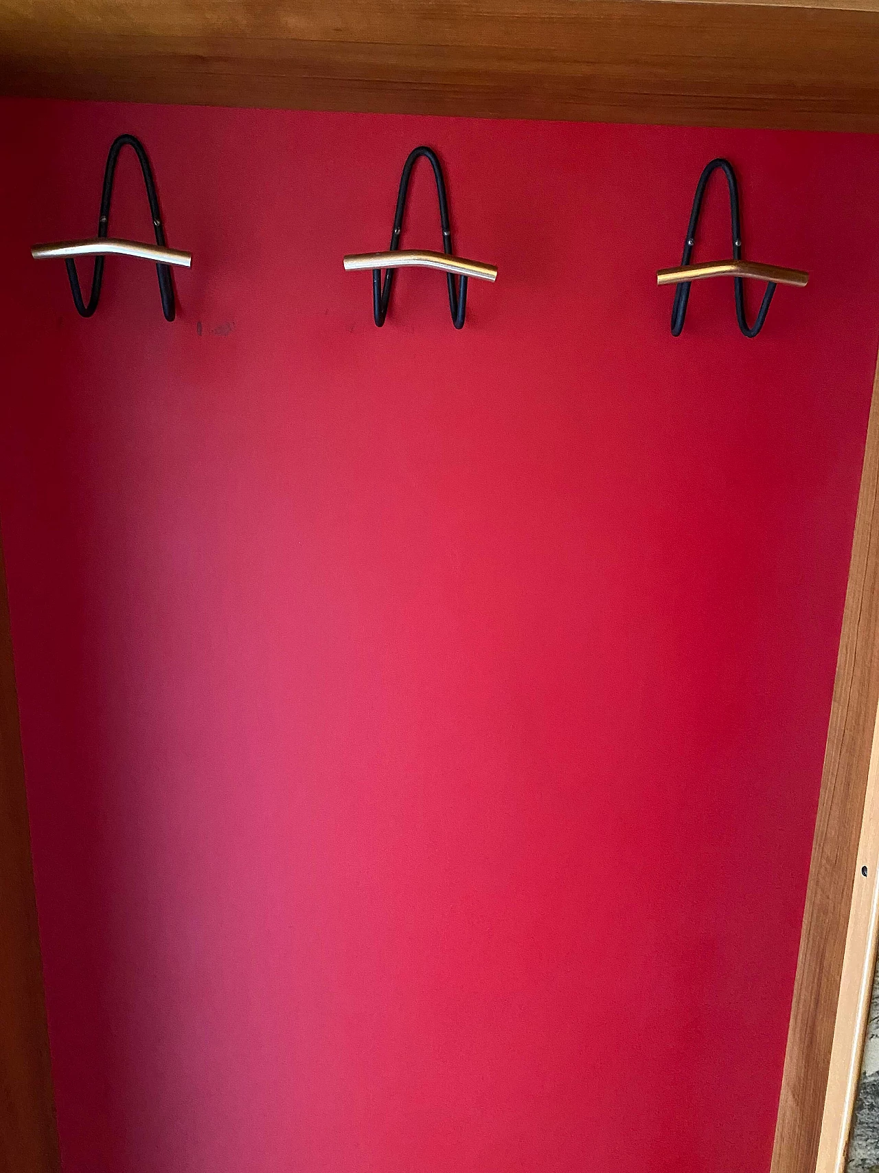 Appendiabiti con pannello scorrevole con stampa originale, anni '60 9