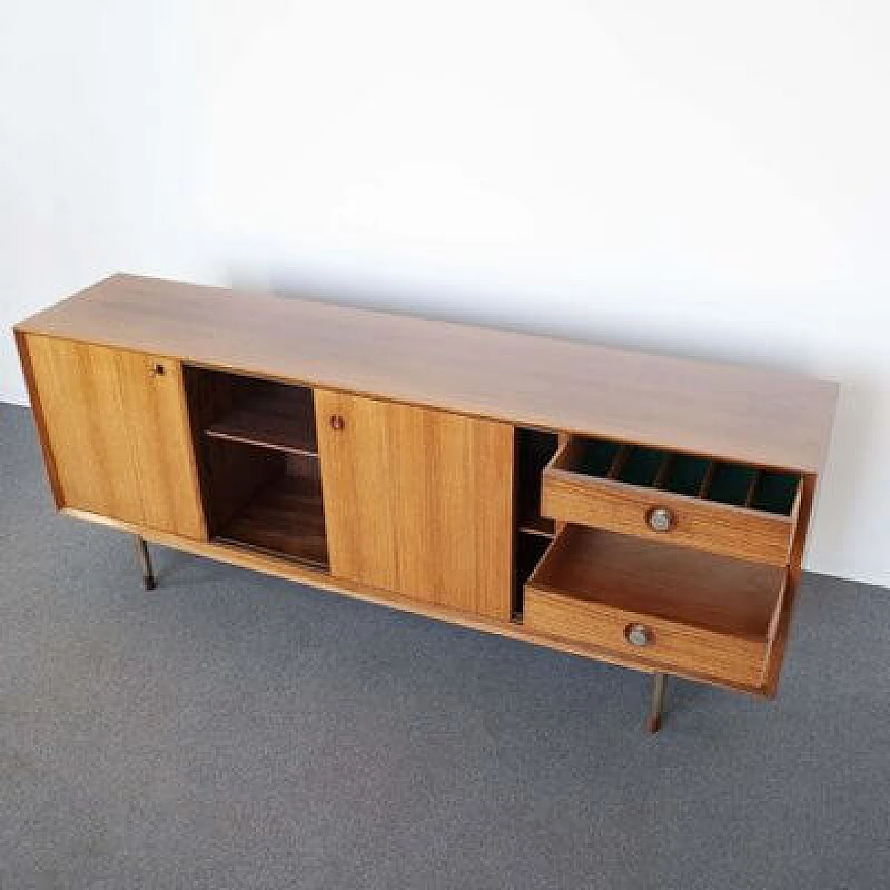 Credenza in noce nello stile di George Nelson, anni '60 1481397